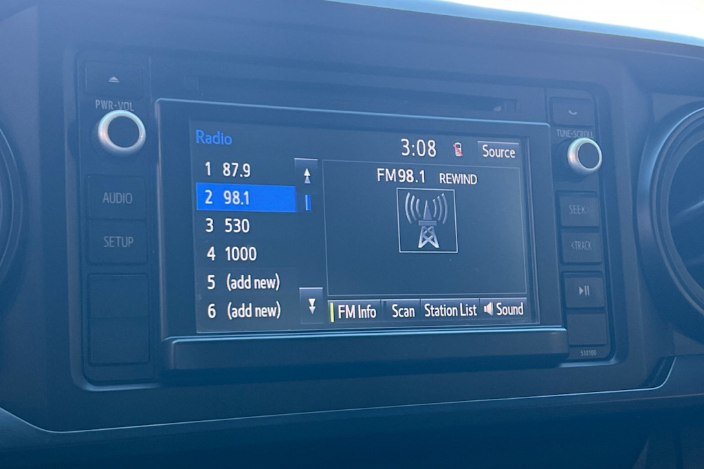 Thumbnail: 2016 Toyota Tacoma - 13