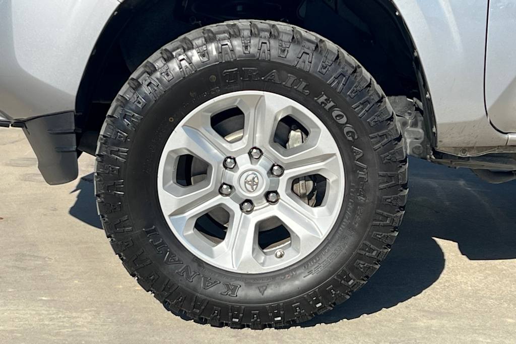 Thumbnail: 2016 Toyota Tacoma - 8