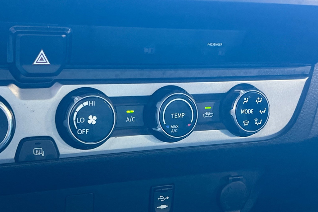 Thumbnail: 2016 Toyota Tacoma - 26