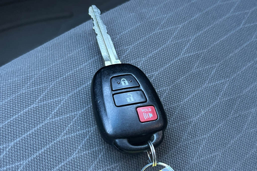 Thumbnail: 2016 Toyota Tacoma - 16