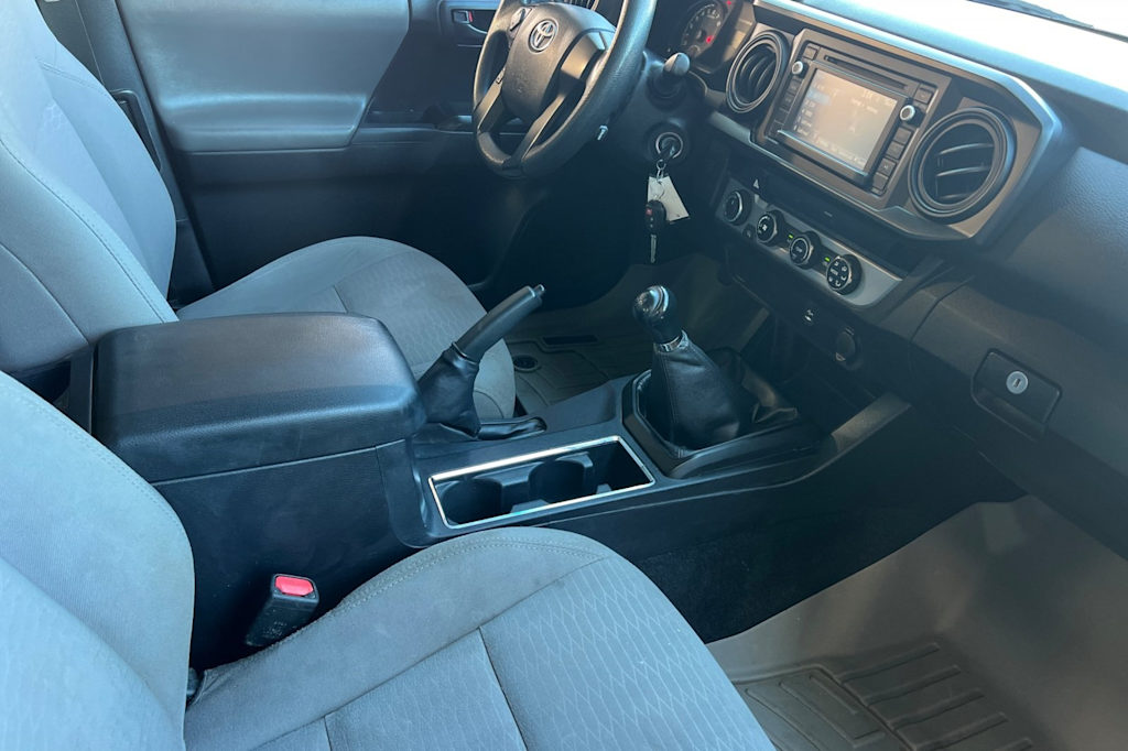 Thumbnail: 2016 Toyota Tacoma - 10