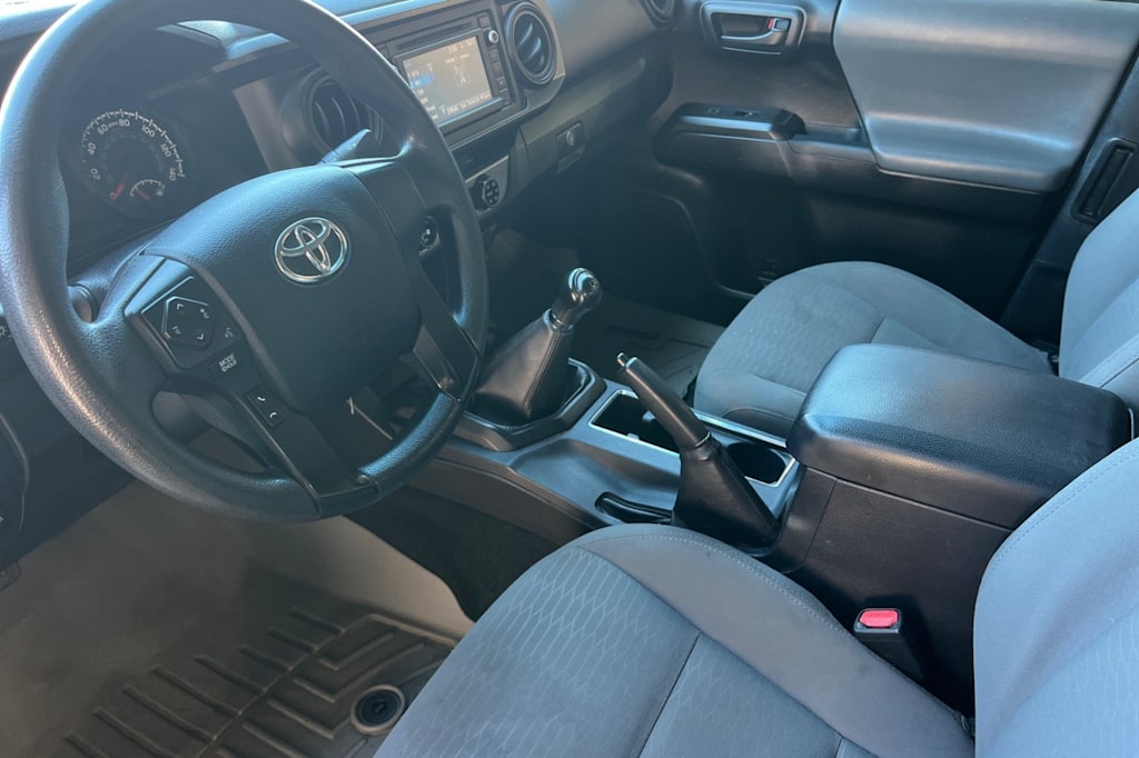 Thumbnail: 2016 Toyota Tacoma - 9