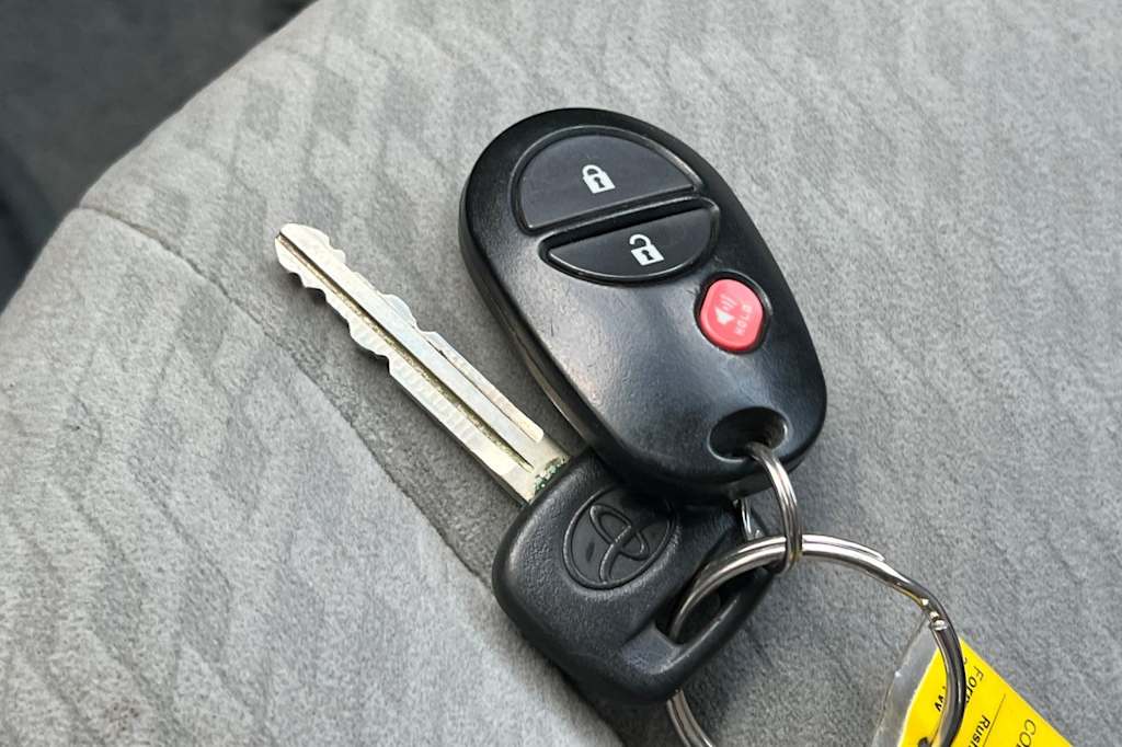 Thumbnail: 2011 Toyota Tacoma - 15