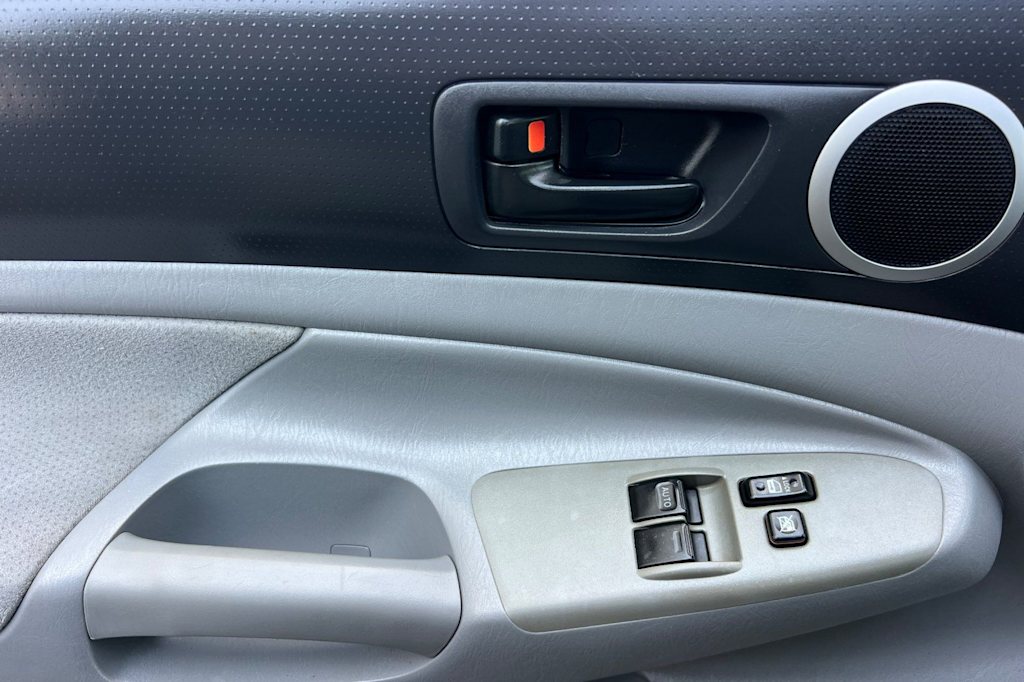 Thumbnail: 2011 Toyota Tacoma - 21