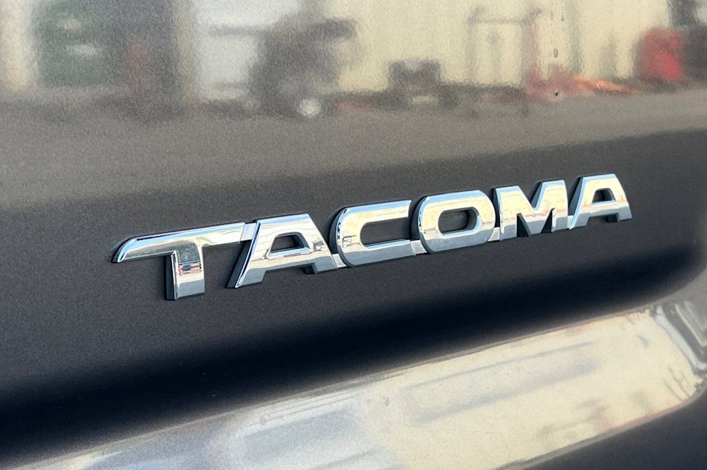 Thumbnail: 2011 Toyota Tacoma - 23