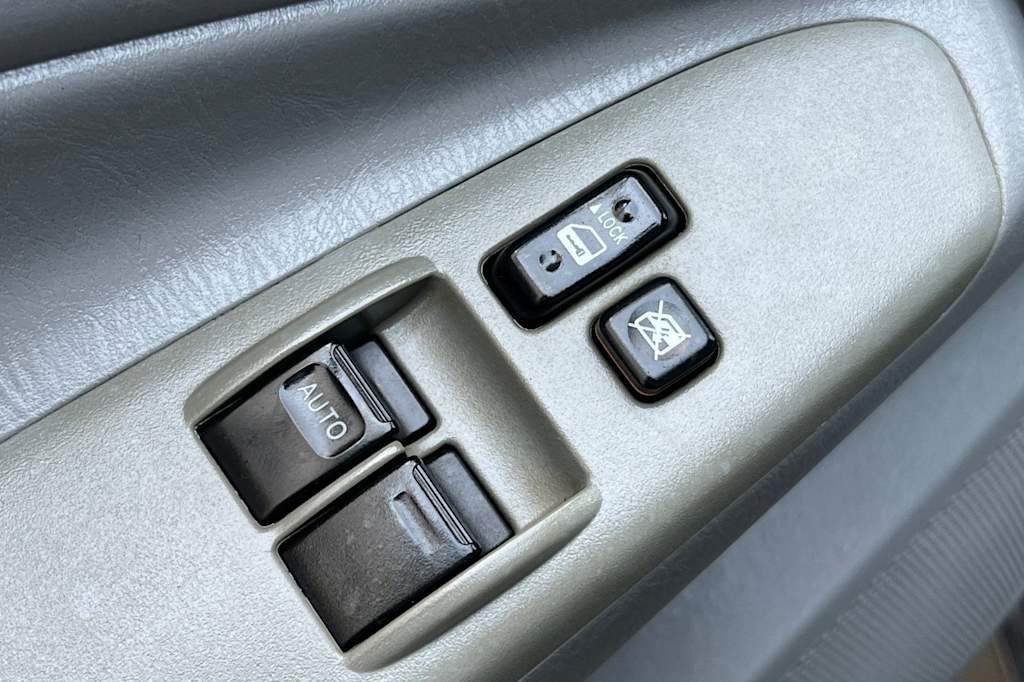Thumbnail: 2011 Toyota Tacoma - 22