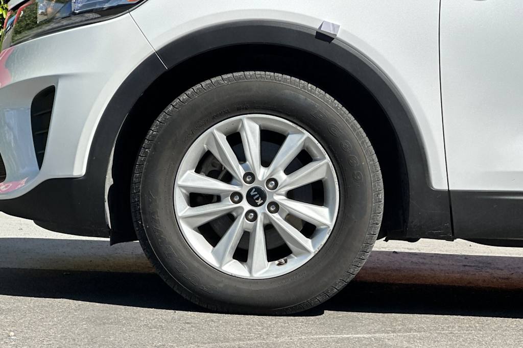 2019 Kia Sorento LX 8
