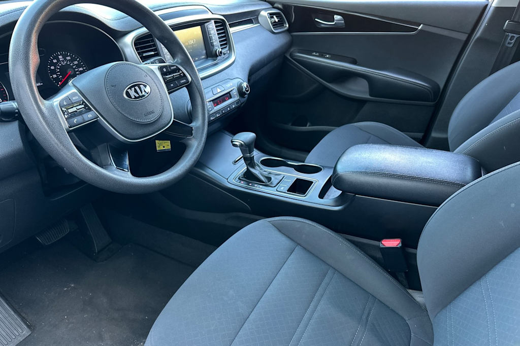 2019 Kia Sorento LX 9
