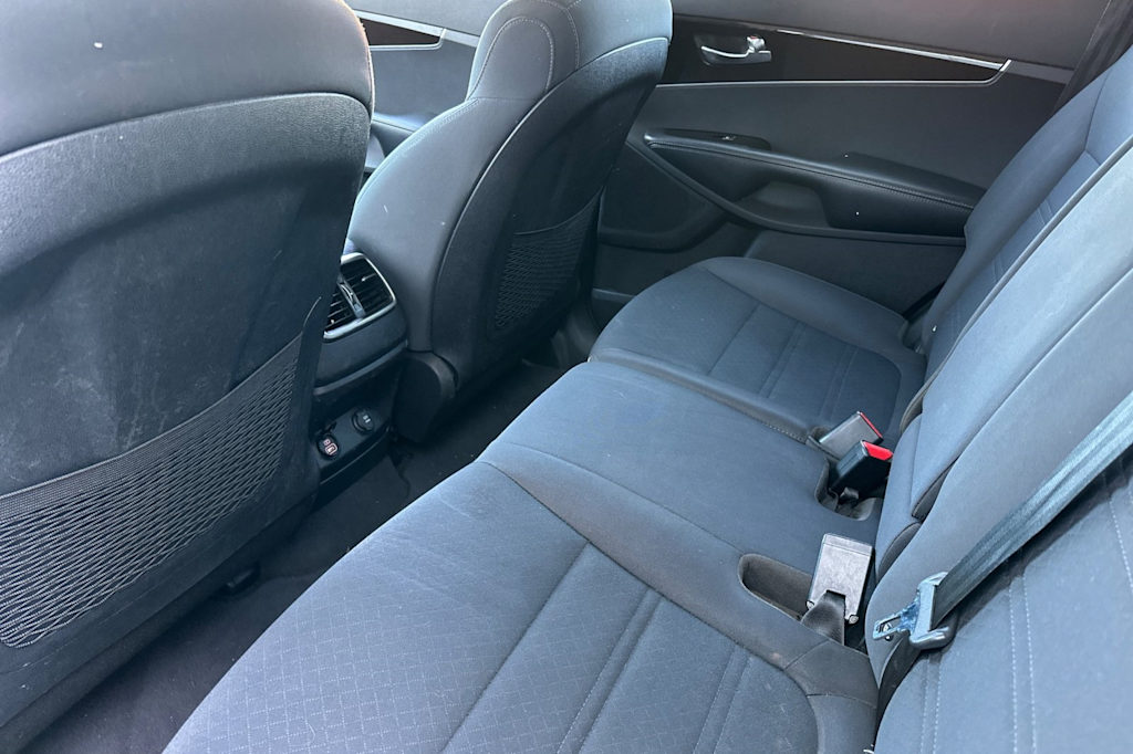 2019 Kia Sorento LX 11