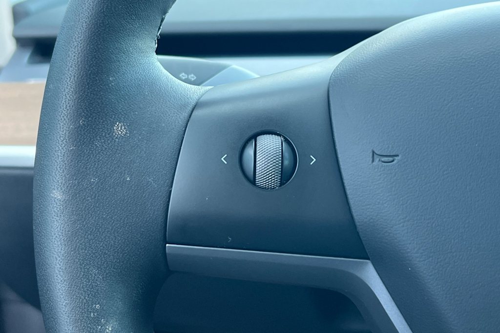 Thumbnail: 2023 Tesla Model 3 - 31