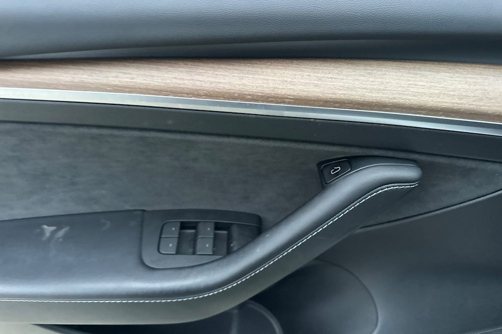 Thumbnail: 2023 Tesla Model 3 - 19