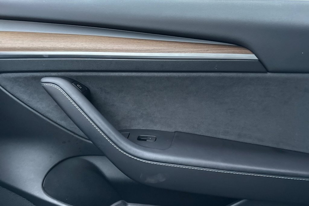 Thumbnail: 2023 Tesla Model 3 - 22