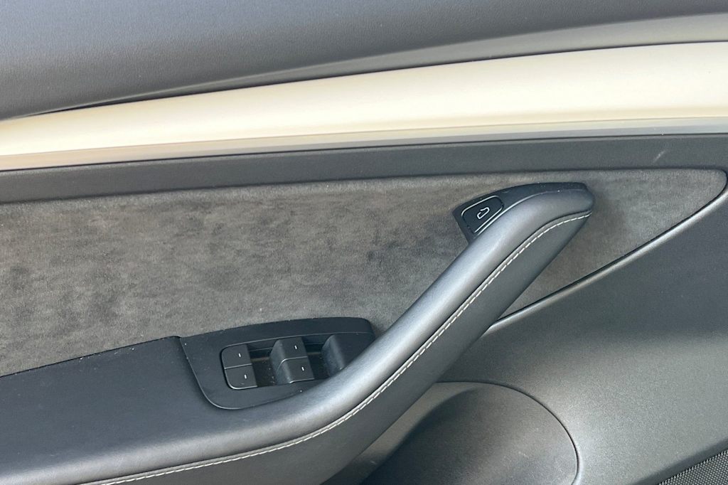 Thumbnail: 2023 Tesla Model 3 - 19