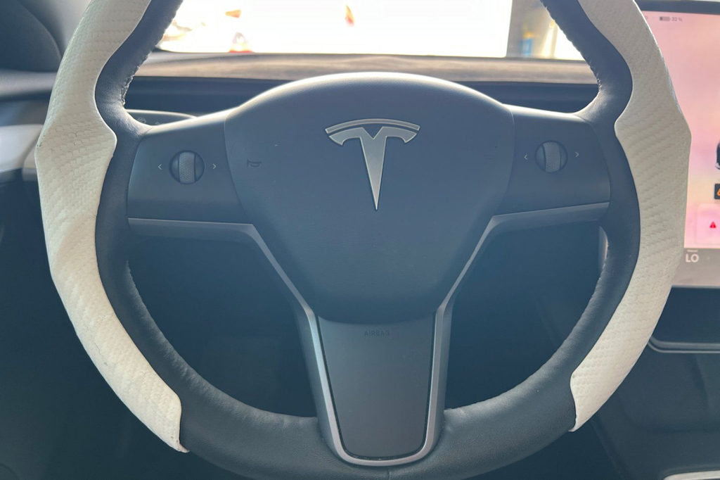 Thumbnail: 2023 Tesla Model 3 - 28