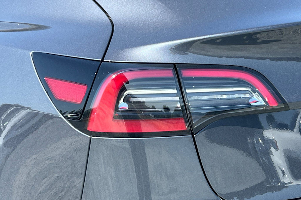 Thumbnail: 2023 Tesla Model 3 - 32