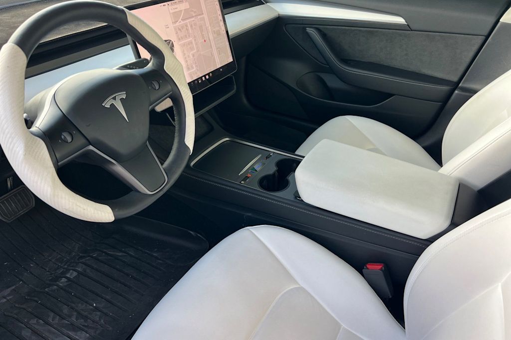 Thumbnail: 2023 Tesla Model 3 - 10