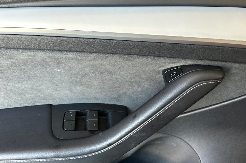 Thumbnail: 2023 Tesla Model 3 - 19