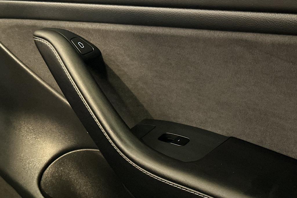 Thumbnail: 2021 Tesla Model 3 - 24