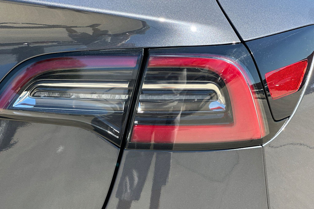Thumbnail: 2021 Tesla Model 3 - 33