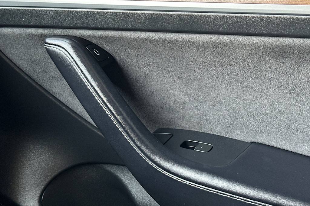 Thumbnail: 2023 Tesla Model 3 - 22