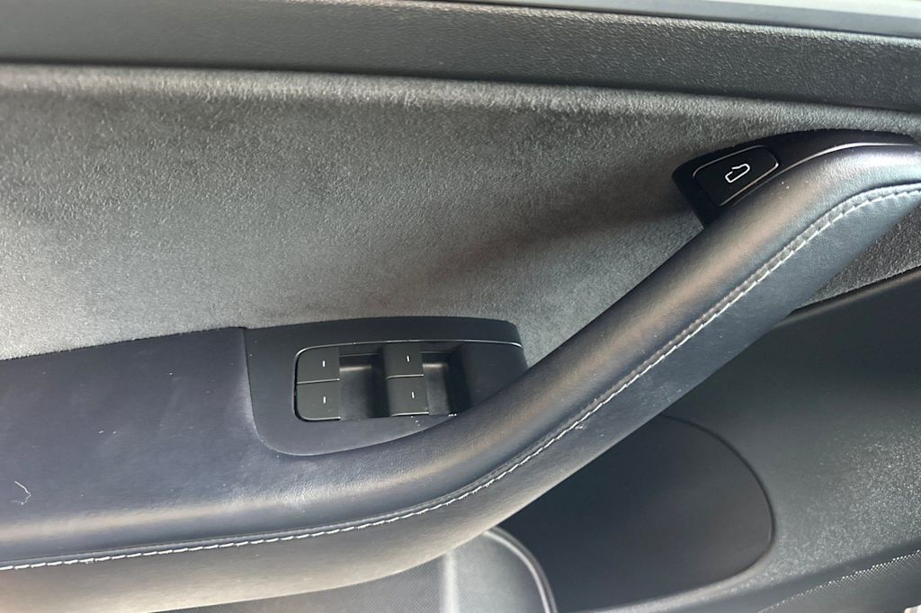 Thumbnail: 2023 Tesla Model 3 - 18
