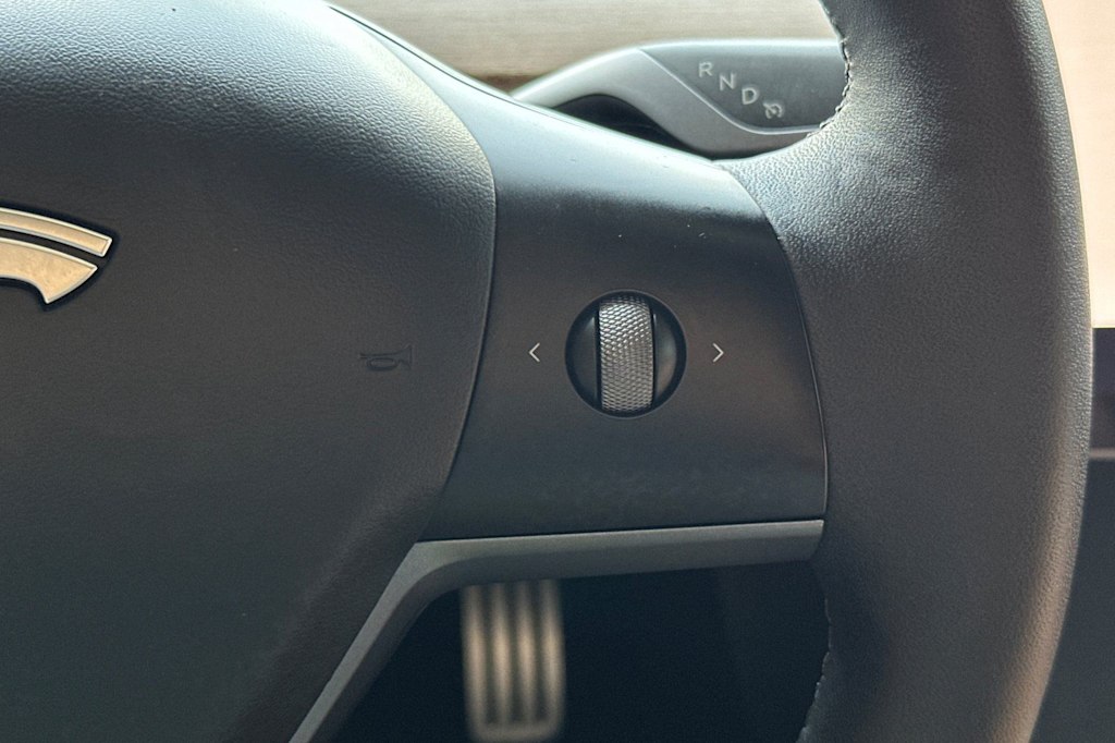 Thumbnail: 2023 Tesla Model 3 - 28