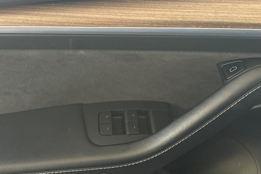 Thumbnail: 2023 Tesla Model 3 - 19