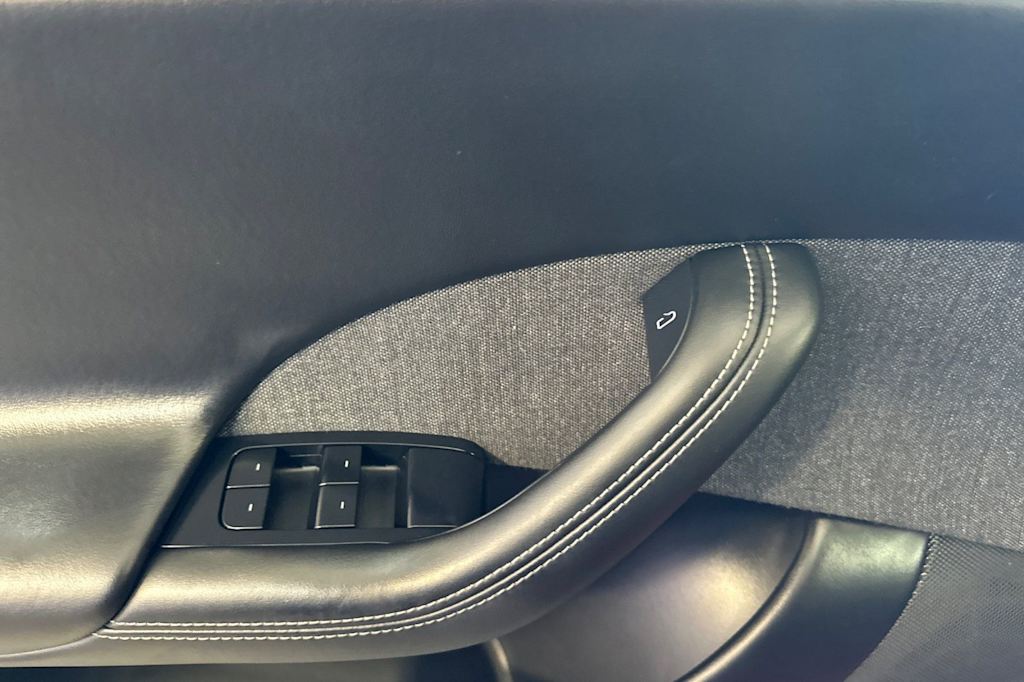Thumbnail: 2022 Tesla Model S - 19