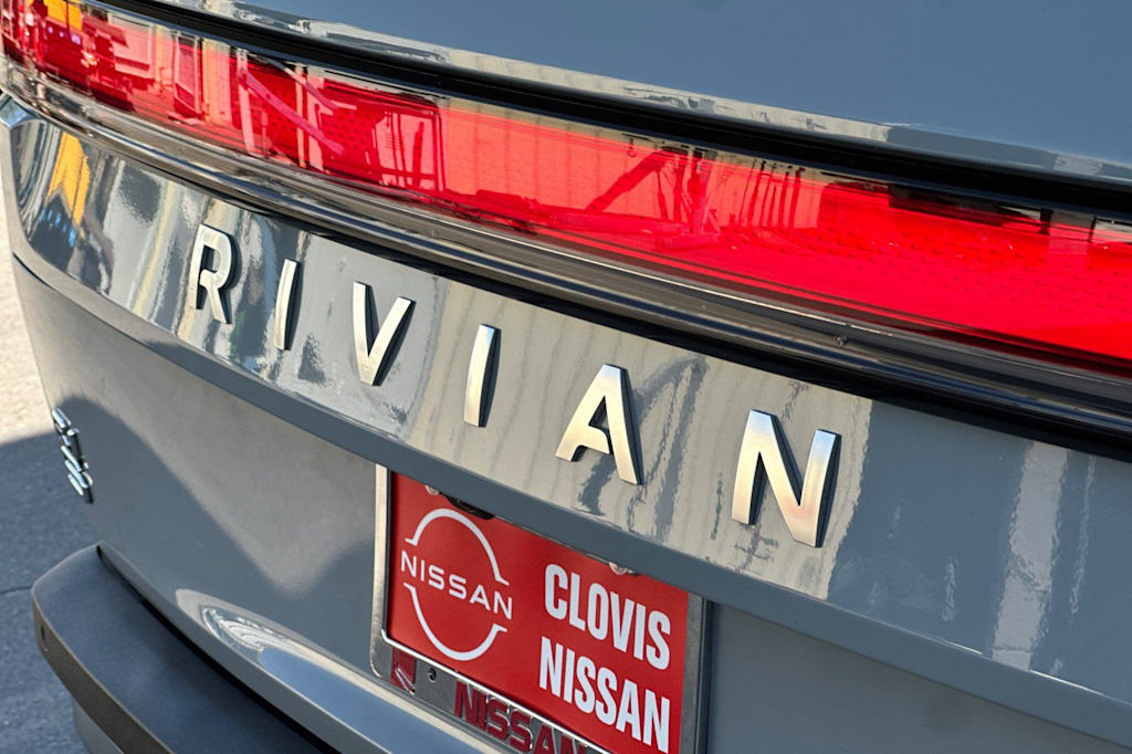Thumbnail: 2023 Rivian R1S - 7