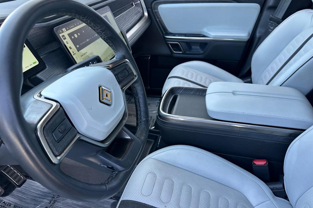 Thumbnail: 2023 Rivian R1S - 10