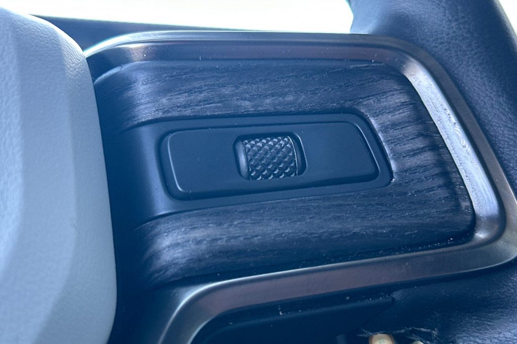 Thumbnail: 2023 Rivian R1S - 31