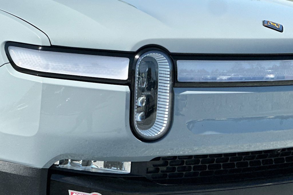 Thumbnail: 2023 Rivian R1S - 34
