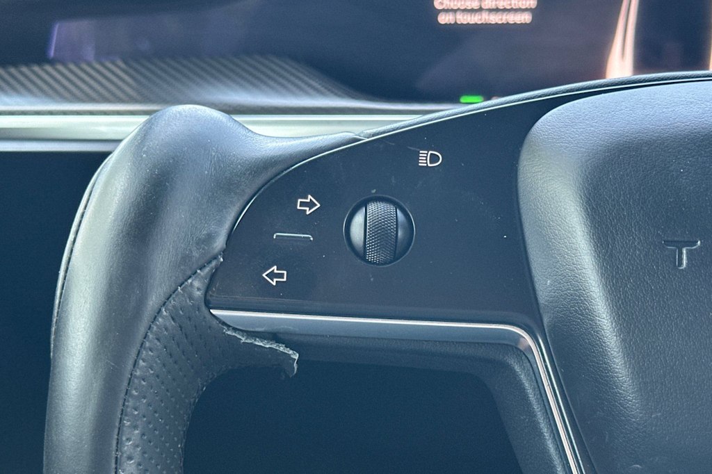 Thumbnail: 2022 Tesla Model X - 33