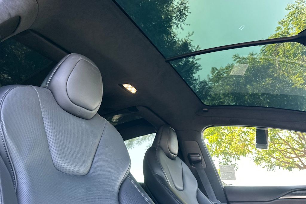 Thumbnail: 2022 Tesla Model X - 11