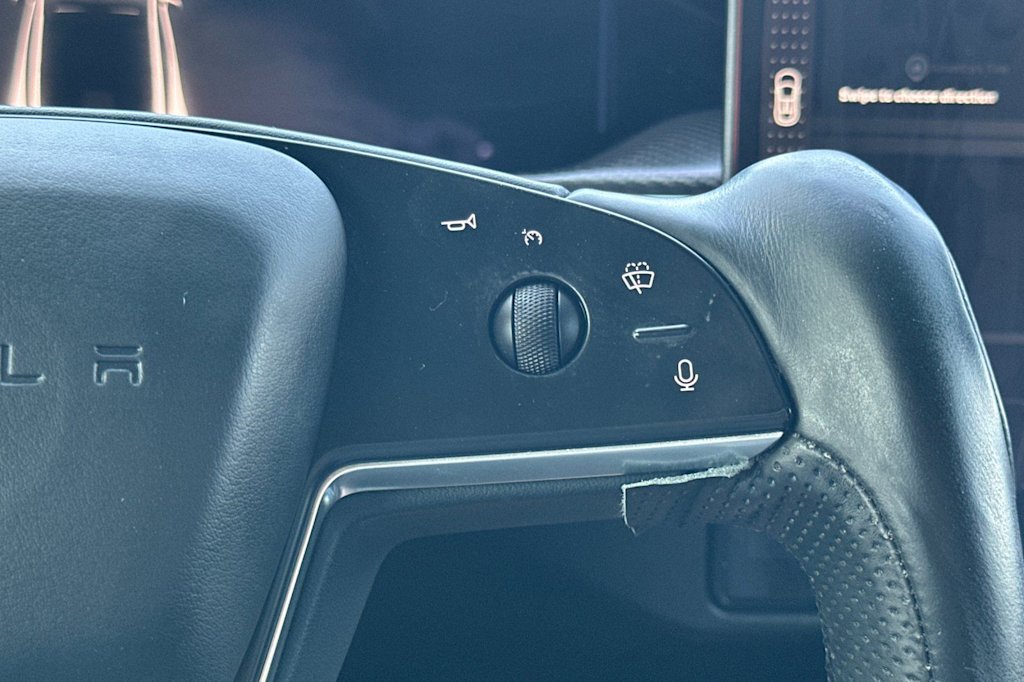 Thumbnail: 2022 Tesla Model X - 32