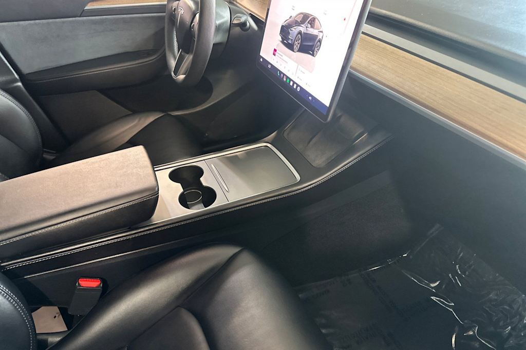 Thumbnail: 2025 Tesla Model Y - 21