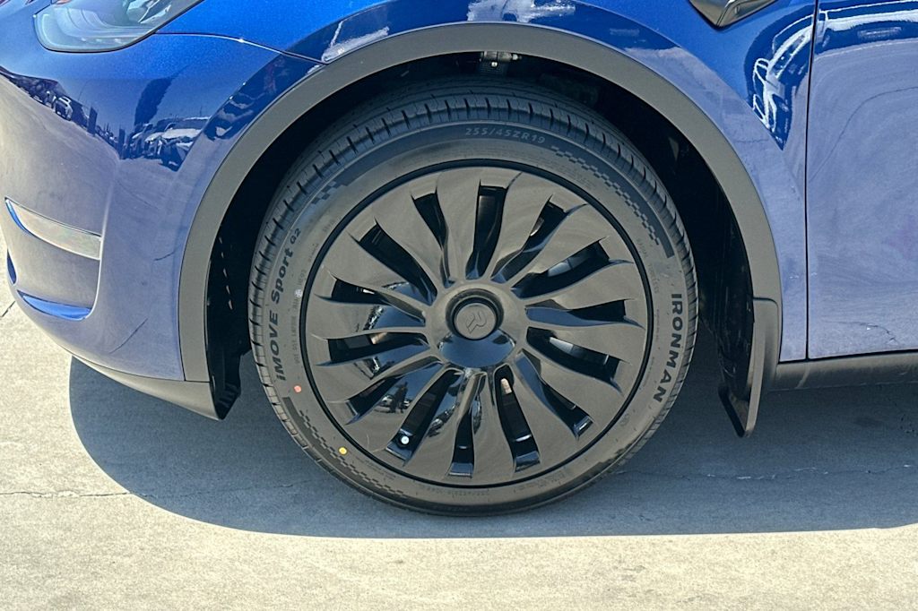 Thumbnail: 2024 Tesla Model Y - 8