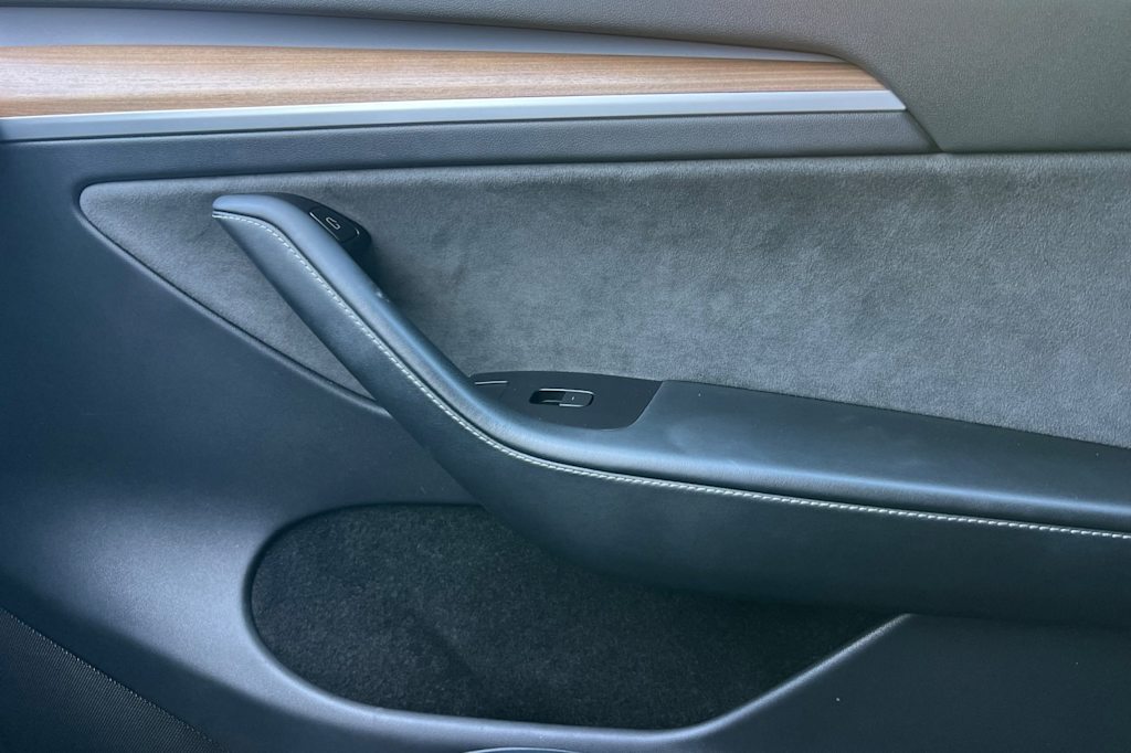 Thumbnail: 2023 Tesla Model Y - 24