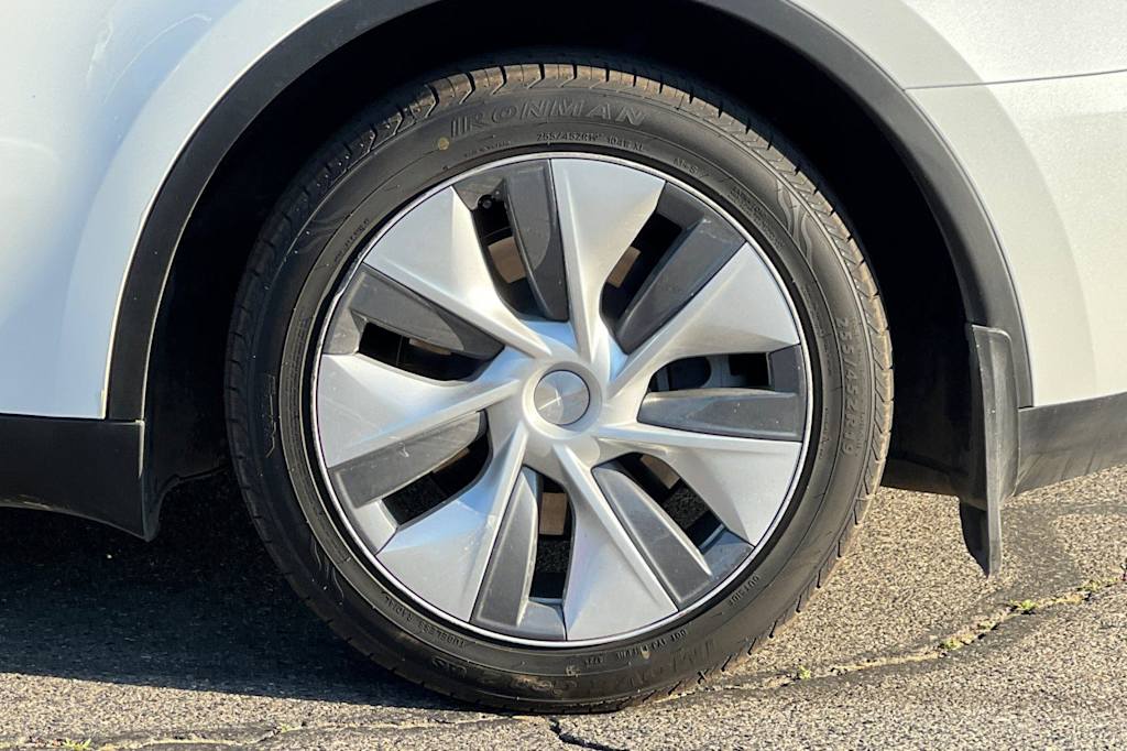 Thumbnail: 2023 Tesla Model Y - 8