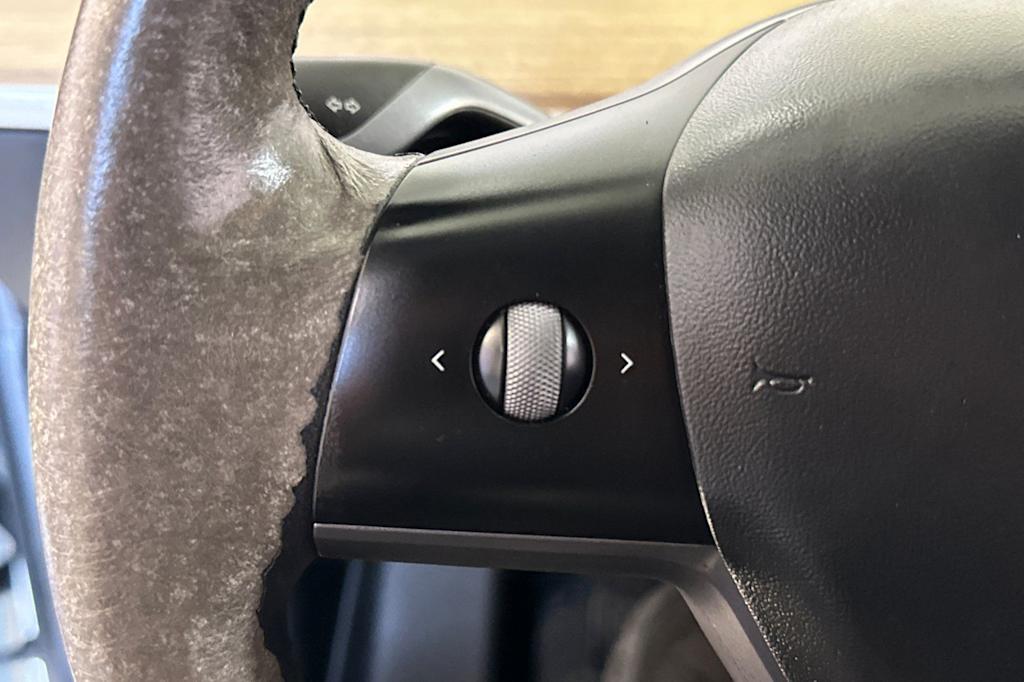 Thumbnail: 2022 Tesla Model Y - 29