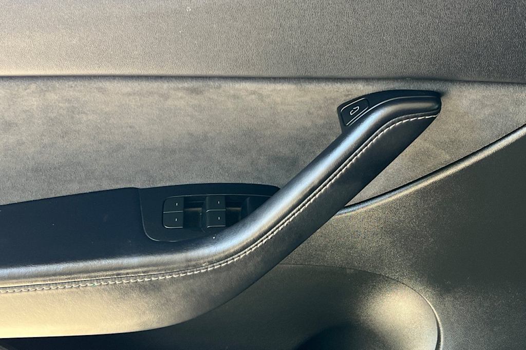 Thumbnail: 2022 Tesla Model Y - 20