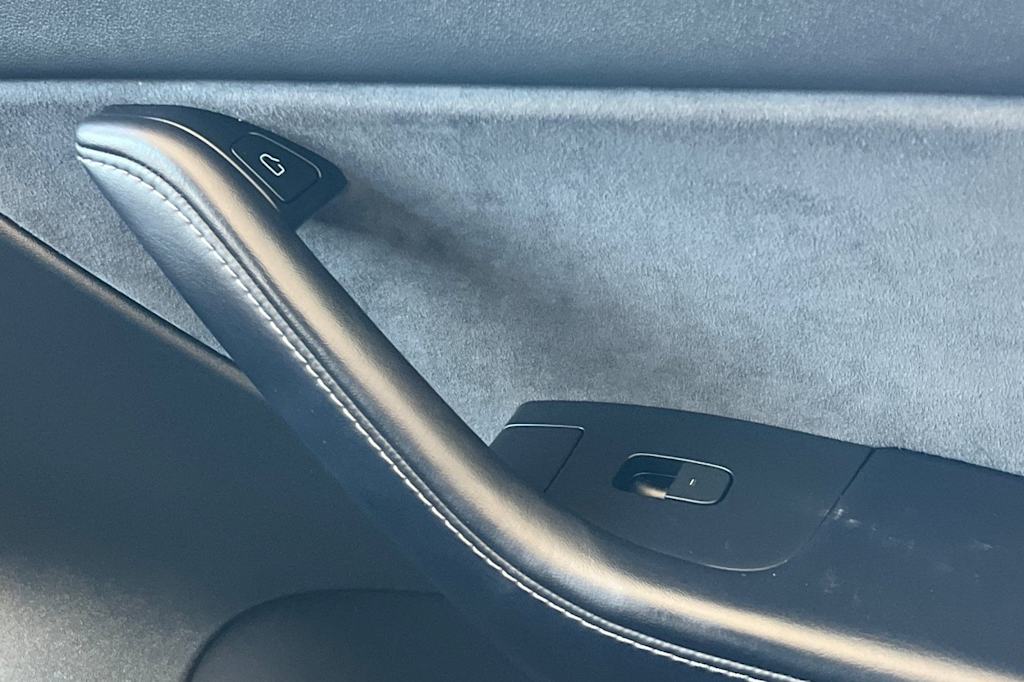 Thumbnail: 2022 Tesla Model Y - 25