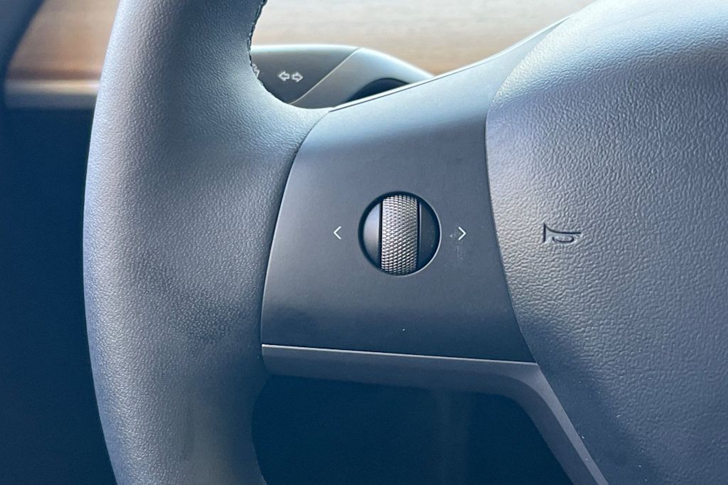 Thumbnail: 2022 Tesla Model Y - 32