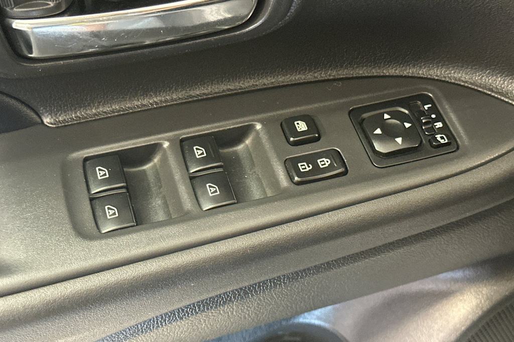 Thumbnail: 2019 Mitsubishi Outlander - 23