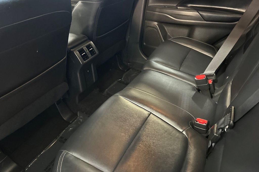 Thumbnail: 2019 Mitsubishi Outlander - 11