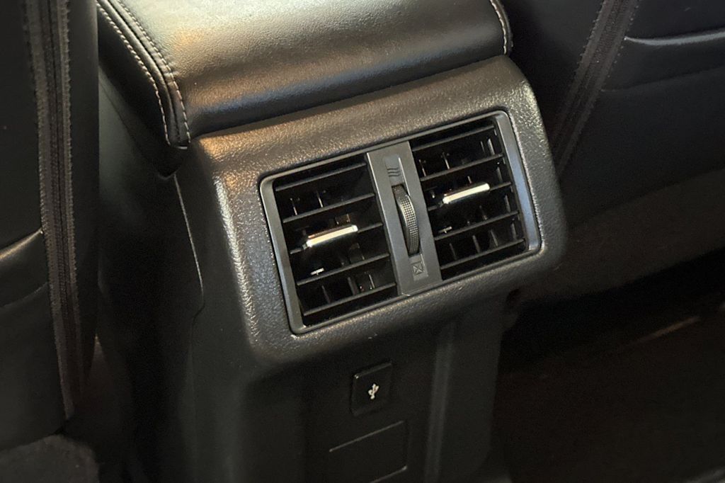 Thumbnail: 2019 Mitsubishi Outlander - 24