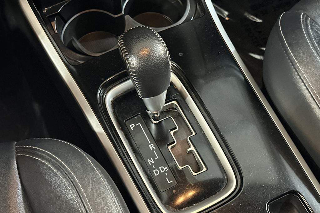 Thumbnail: 2019 Mitsubishi Outlander - 15