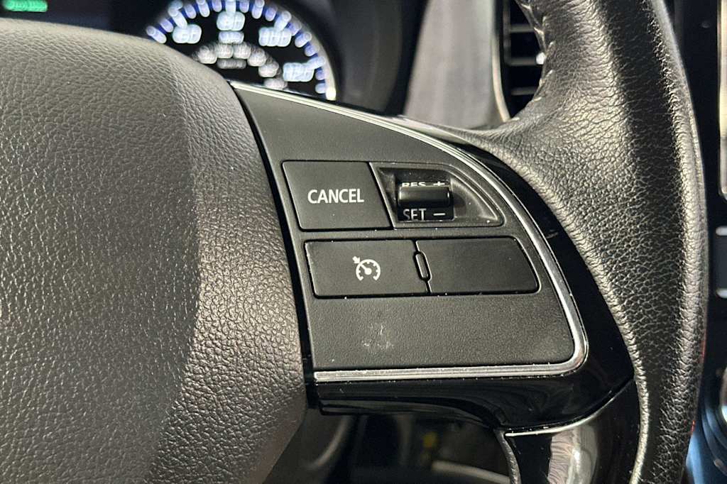 Thumbnail: 2019 Mitsubishi Outlander - 32