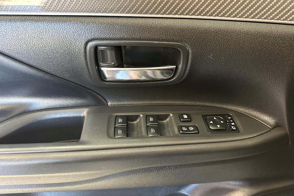 Thumbnail: 2019 Mitsubishi Outlander - 22