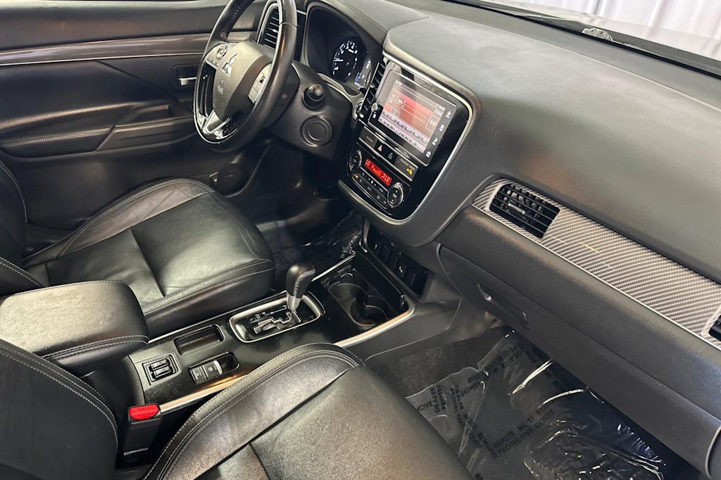 Thumbnail: 2019 Mitsubishi Outlander - 13